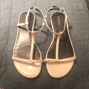 Cream sandals with buckle straps